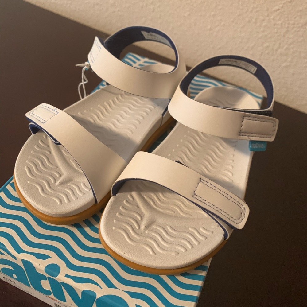 Native shoe size C11